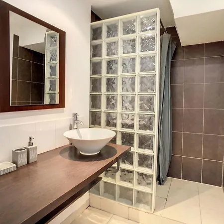 1 Bedroom Notre Dame 2 Mins From The Croisette And The Palais 225 *